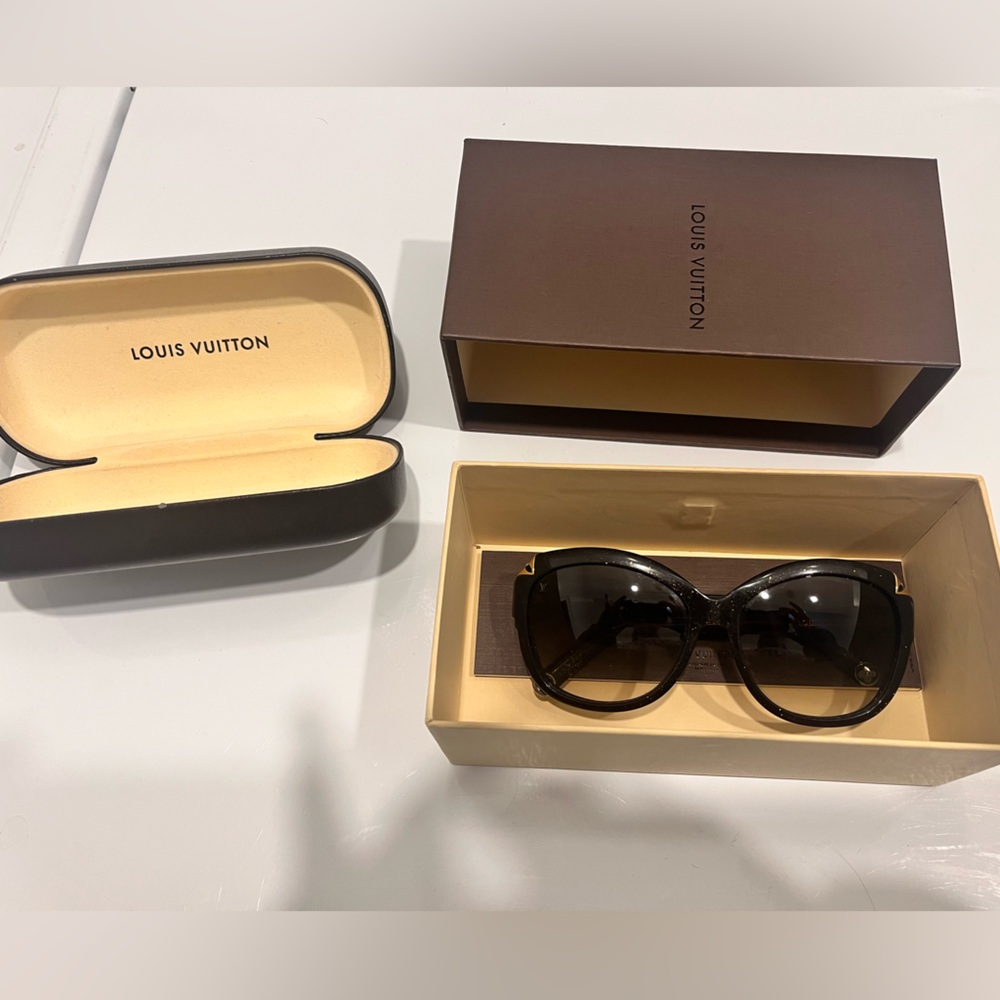 Louis Vuitton sunglasses very loved